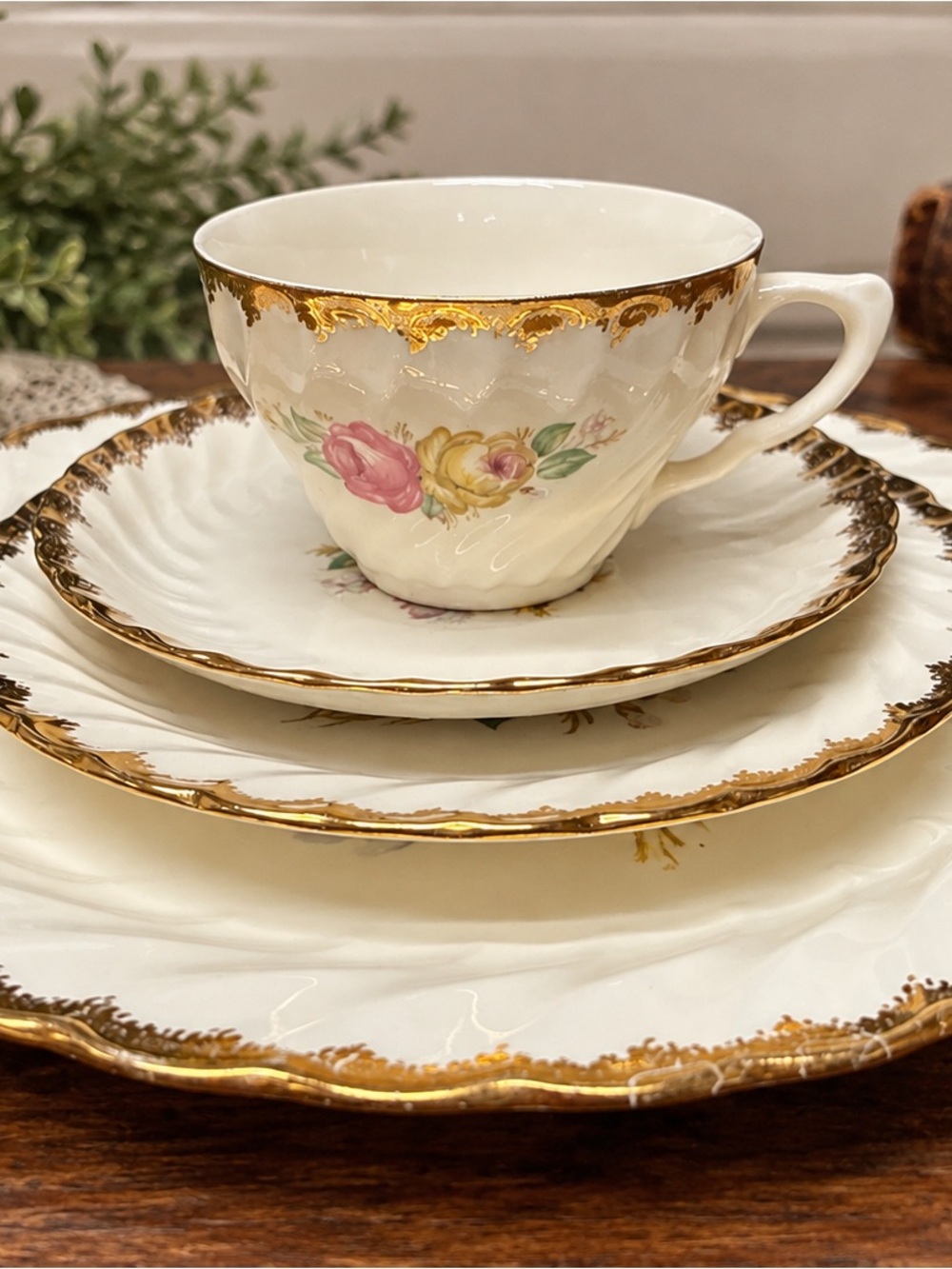 Vintage Royal China Quban Royal 22K Gold Floral 4 Pc Place Setting – Set 2